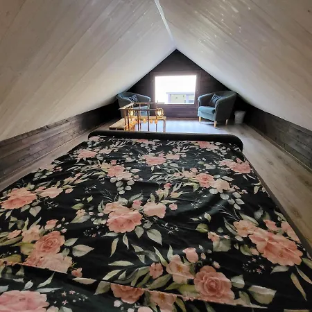 Tiny House Near Vikendica *